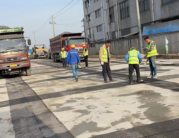 临武老材料的新故事：玻璃纤维土工格栅如何在‘白改黑’浪潮中重获新生？